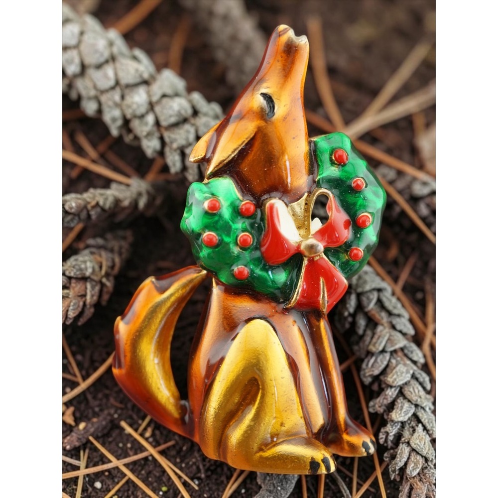 Don-Lin Howling Wolf Christmas Wreath Brooch Gold Tone Enamel Pin